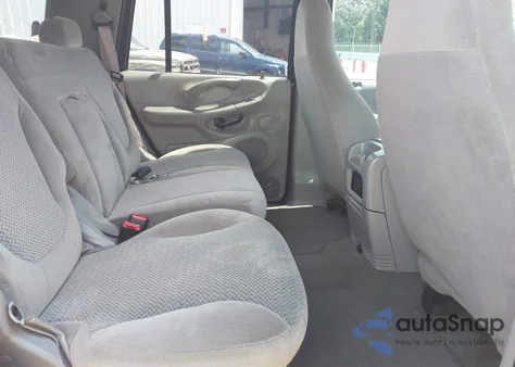 2001 Ford Expedition Xlt z USA, uszkodzony, nr VIN 1FMRU15W81LB65630